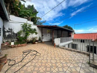 Casa com 3 Quartos para alugar, 210m² no Teixeira Dias (Barreiro), Belo Horizonte