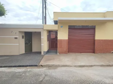 Casa com 3 Quartos para alugar, 70m² no Osvaldo Rezende, Uberlândia