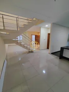 Sobrado com 3 Quartos à venda, 239m² no Loteamento Villa Branca, Jacareí