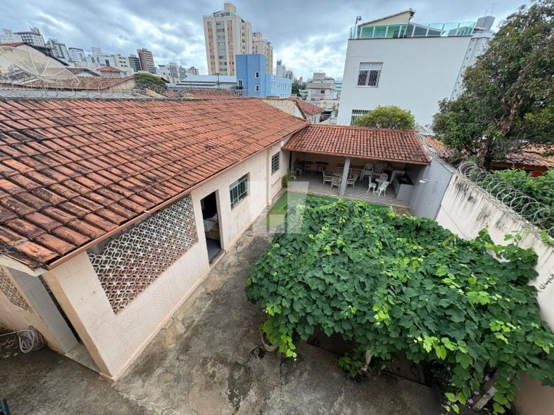 Casa com 4 quartos — Santa Efigênia, Belo Horizonte