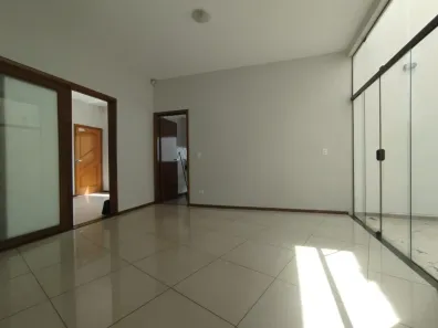 Casa com 5 Quartos para venda ou aluguel, 250m² no Vigilato Pereira, Uberlândia