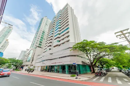 Apartamento com 3 Quartos para alugar, 150m² no Centro, Balneário Camboriú