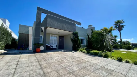 Casa de Condomínio com 3 Quartos à venda, 180m² no Capão da Canoa, Capão da Canoa