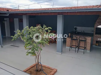 Casa com 3 Quartos à venda, 187m² no Pacaembu, Uberlândia