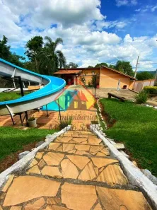 Fazenda/Sítio com 3 Quartos para alugar, 410m² no Piracangaguá II, Taubaté