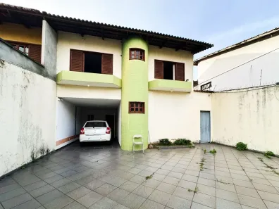 Casa com 4 Quartos à venda, 150m² no Jardim América, Goiânia