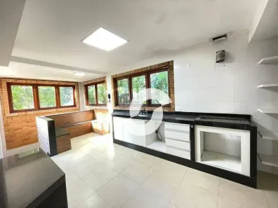 Casa de Condomínio com 4 Quartos à venda, 410m² no Itacoatiara, Niterói