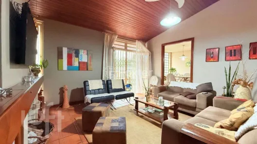 Casa com 3 Quartos à venda, 180m² no Passo da Areia, Porto Alegre
