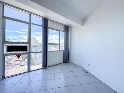 Sala Comercial à venda, 34m² no Floresta, Porto Alegre