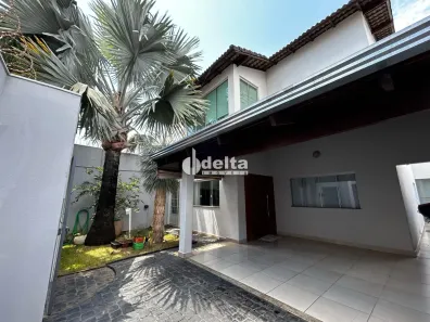 Casa com 3 Quartos à venda, 266m² no Pampulha, Uberlândia