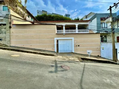 Casa com 3 Quartos à venda, 260m² no Bom Clima, Juiz de Fora