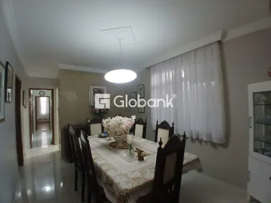 Casa com 3 Quartos à venda, 200m² no Todos os Santos, Montes Claros