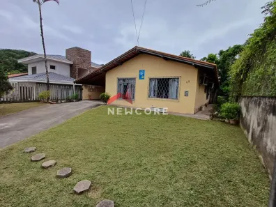 Casa com 3 Quartos à venda, 230m² no Glória, Joinville