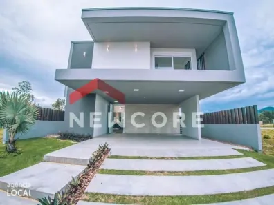 Casa de Condomínio com 3 Quartos à venda, 350m² no ,