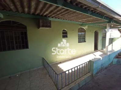 Casa com 3 Quartos à venda, 230m² no Santa Mônica, Uberlândia