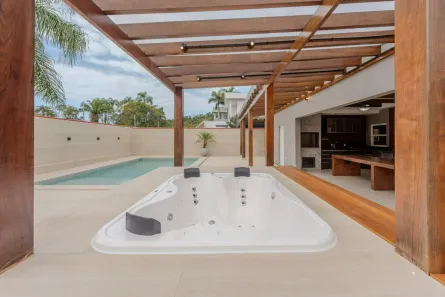 Casa com 4 Quartos à venda, 375m² no Ariribá, Balneário Camboriú