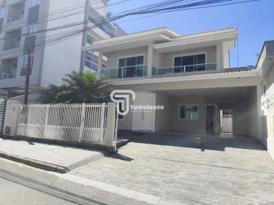 Casa com 3 Quartos à venda, 196m² no Pagani, Palhoça