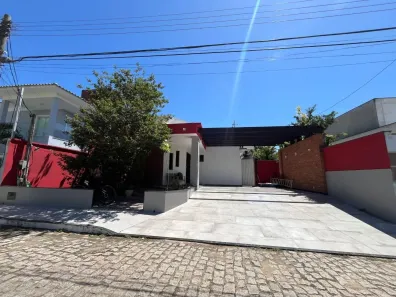 Casa de Condomínio com 3 Quartos à venda, 180m² no Parque Pecuária, Campos dos Goytacazes