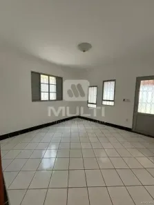 Casa com 3 Quartos para alugar, 230m² no Cidade Jardim, Uberlândia