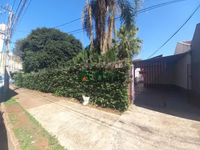 Casa com 3 Quartos para alugar, 90m² no Jardim Monções, Londrina