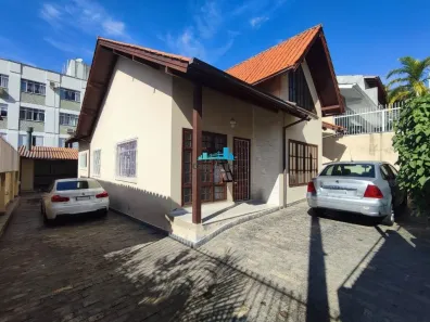 Casa com 3 Quartos à venda, 180m² no Trindade, Florianópolis
