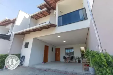 Sobrado com 3 Quartos à venda, 120m² no Belchior Central, Gaspar