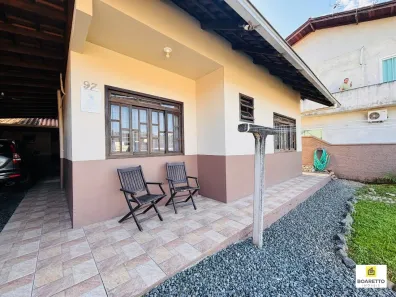 Casa com 4 Quartos para alugar, 180m² no Nova Brasília, Joinville