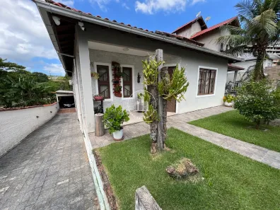 Casa com 3 Quartos à venda, 140m² no Pedra Branca, Palhoça