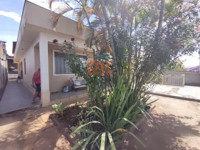 Imóvel Comercial com 3 Quartos para alugar, 160m² no Santa Mônica, Belo Horizonte