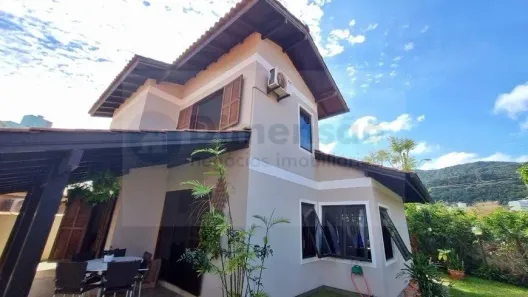 Casa com 4 Quartos à venda, 238m² no Itacorubi, Florianópolis