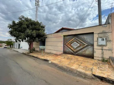 Casa com 3 Quartos à venda, 200m² no Goiânia 2, Goiânia