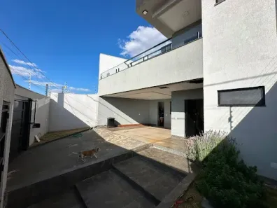 Casa com 3 Quartos para alugar, 213m² no Residencial Jardins do Lago, Anápolis