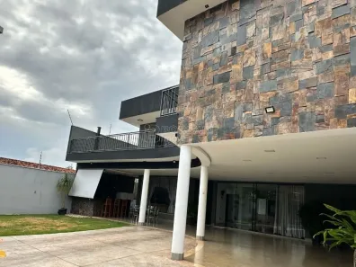Sobrado com 4 Quartos à venda, 366m² no Jardim Botânico, Araraquara