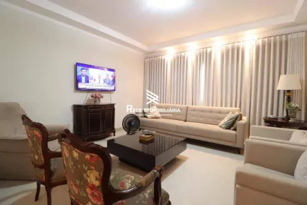 Casa com 3 Quartos para alugar, 211m² no Cidade Jardim, Uberlândia