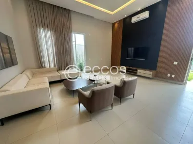 Casa de Condomínio com 3 Quartos para alugar, 240m² no Jardim Sul, Uberlândia