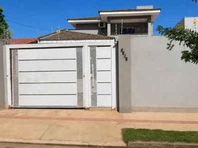 Sobrado com 3 Quartos à venda, 220m² no Parque Residencial Rita Vieira, Campo Grande