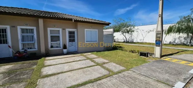 Casa de Condomínio com 2 Quartos para alugar, 46m² no Vila São Benedito, Pindamonhangaba