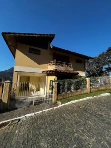 Casa de Condomínio com 3 Quartos à venda, 260m² no Mosela, Petrópolis
