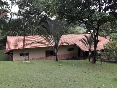 Fazenda/Sítio com 3 Quartos à venda, 48400m² no Setor Central, Senador Canedo