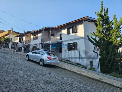 Sobrado com 3 Quartos à venda, 223m² no De Lazzer, Caxias do Sul