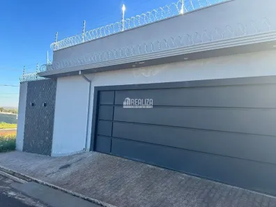 Casa com 4 Quartos para alugar, 383m² no Jardim Avenida, Aramina