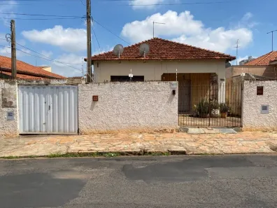 Casa com 2 Quartos à venda, 138m² no Centro, Araraquara
