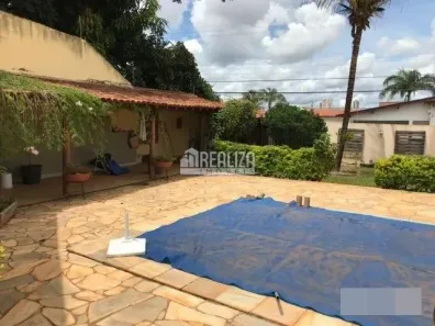 Casa com 4 Quartos à venda, 512m² no Jardim São Bento, Uberaba