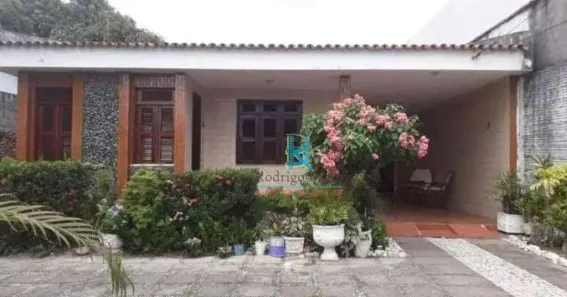 Casa com 5 Quartos à venda, 278m² no Cidade dos Funcionários, Fortaleza
