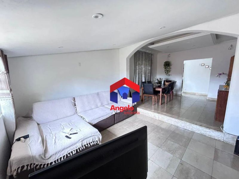 Casa com 3 quartos — Santa Mônica, Belo Horizonte