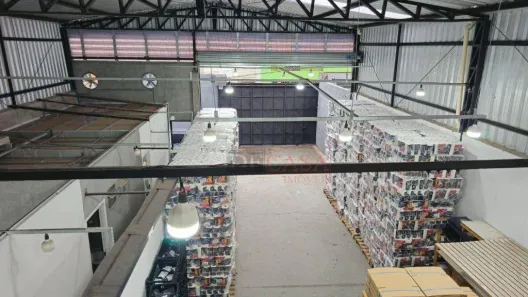 Galpão/Depósito/Armazém à venda, 730m² no Vila Paranaguá, São Paulo