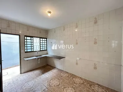 Casa com 3 Quartos para alugar, 149m² no Presidente Roosevelt, Uberlândia
