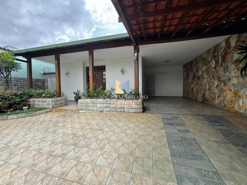 Casa com 4 quartos — Itapoã, Belo Horizonte