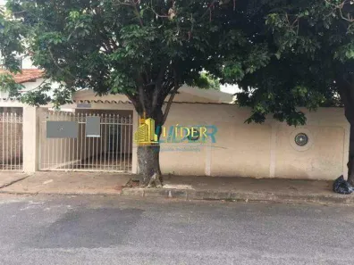 Casa com 3 Quartos à venda, 110m² no Santa Mônica, Uberlândia