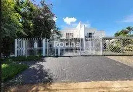 Casa com 3 Quartos para alugar, 523m² no Morada da Colina, Uberlândia